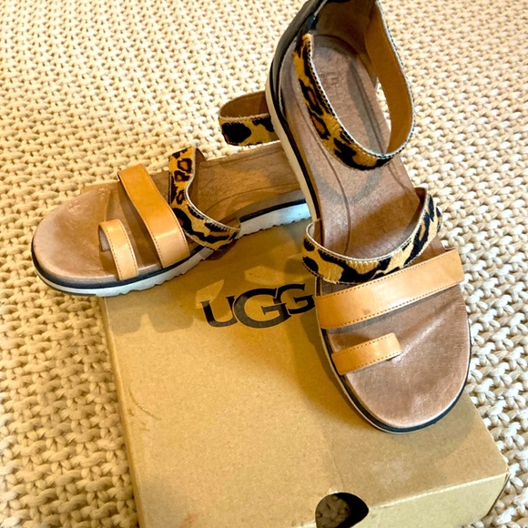 Ugg sandals - Picture 1 of 9